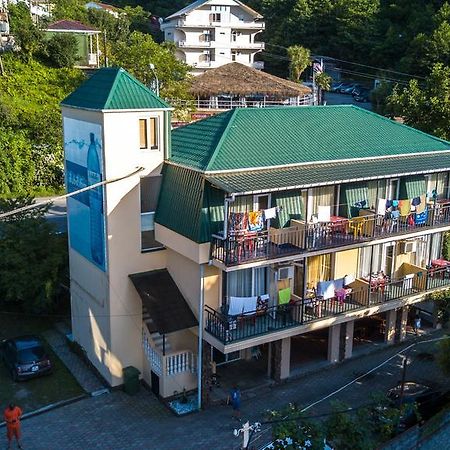Green Hotel Kvariati Bagian luar foto