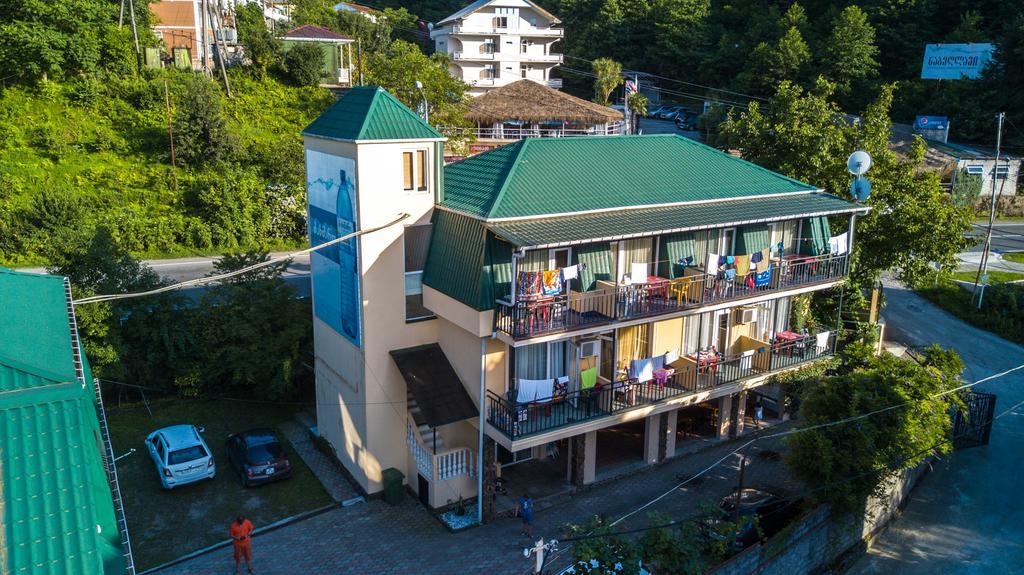 Green Hotel Kvariati Bagian luar foto