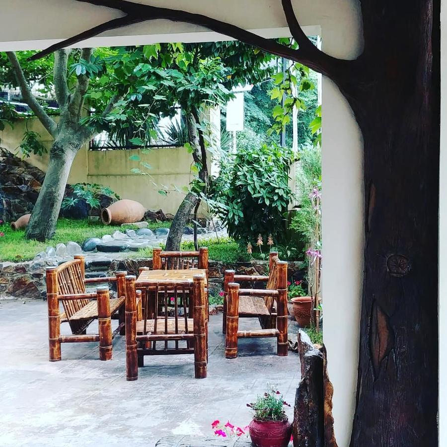 Green Hotel Kvariati Bagian luar foto