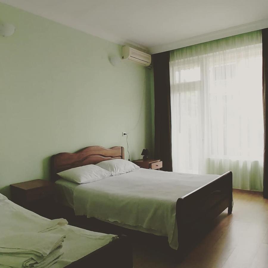 Green Hotel Kvariati Bagian luar foto
