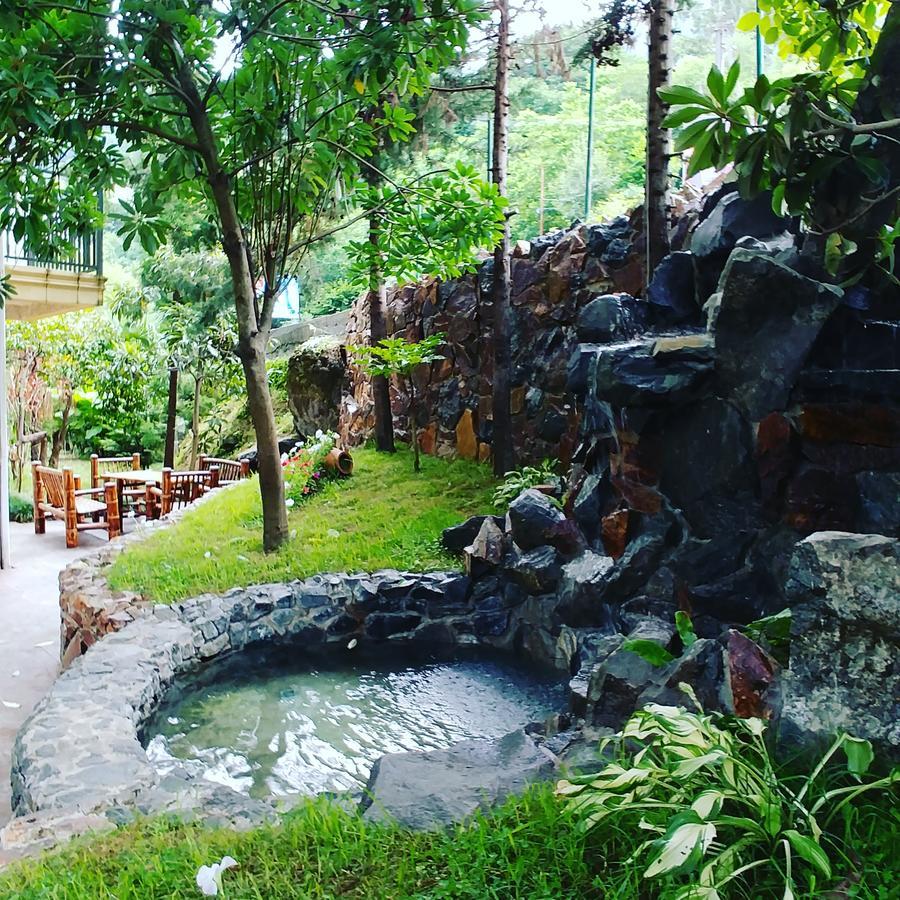 Green Hotel Kvariati Bagian luar foto